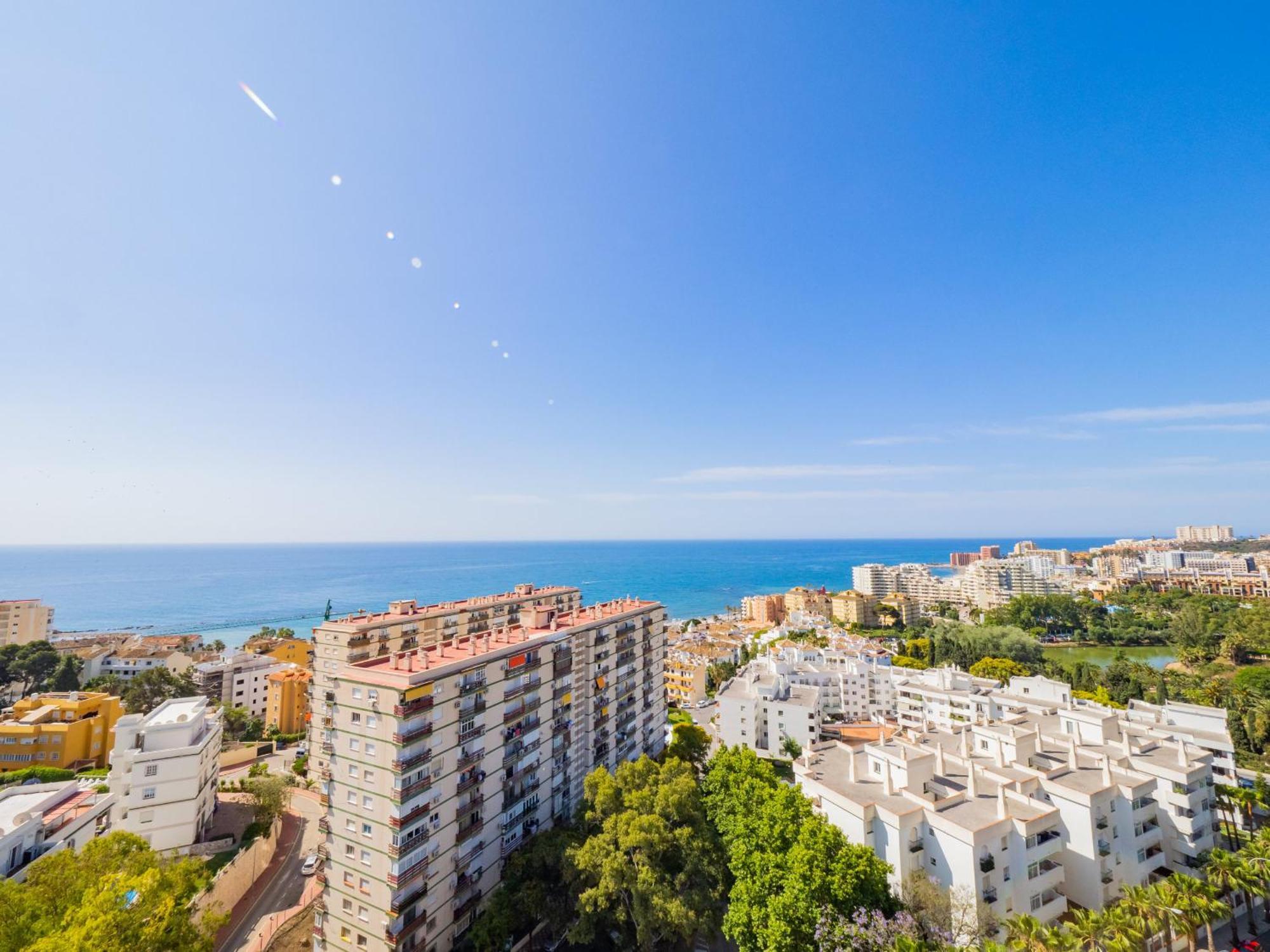 Cubo's Estudio Naciones 432 Only Adults Benalmadena